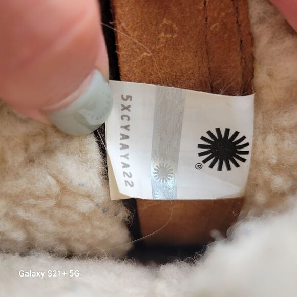 UGG sherpa lined brown leather boots, women's size 9.5 - Picture 6 of 10